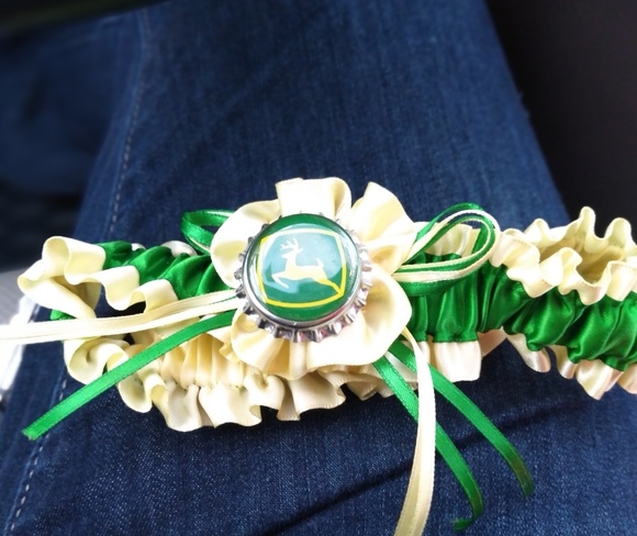 Garters for weddings - Picture 1 of 1
